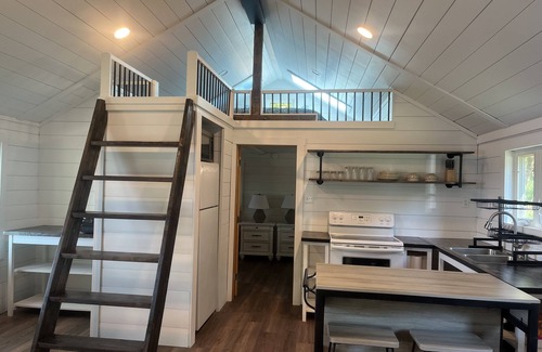 Prior Cabina | LAKE FRONT RENOVATED cabin with enclosed porch and loft on Big Stone Lake