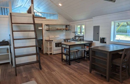 Prior Cabina | LAKE FRONT RENOVATED cabin with enclosed porch and loft on Big Stone Lake