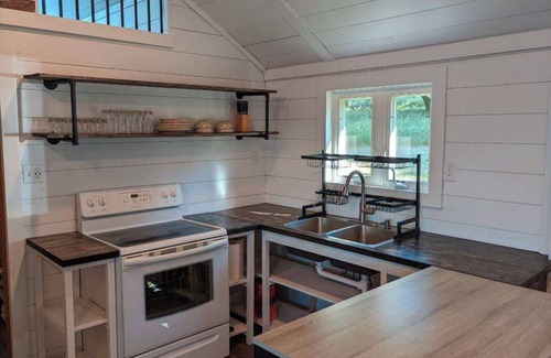 Prior Cabina | LAKE FRONT RENOVATED cabin with enclosed porch and loft on Big Stone Lake