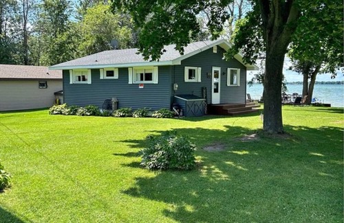 Cape Vincent Cabina | Lake front retreat on Blue Bill Bay
