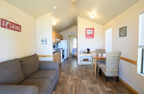 Lake Village Cabina | Lake front retreat on Lake Chicot!