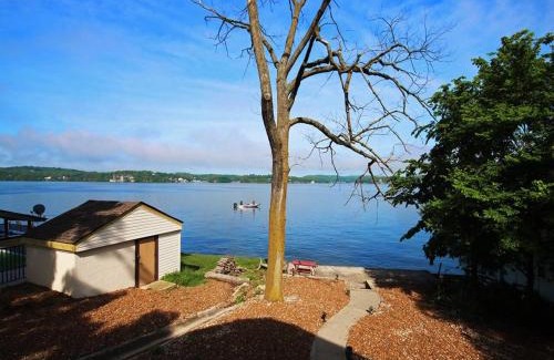 Lake Ozark Casa | Lake Front Stunner near HToad & Shady Gators
