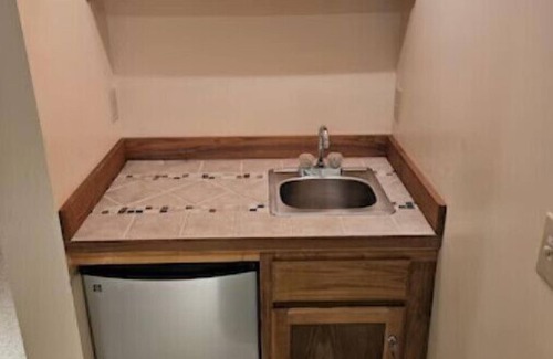 Byrdstown Casa | Lake getaway less than 1 mile from Dale Hollow lake.