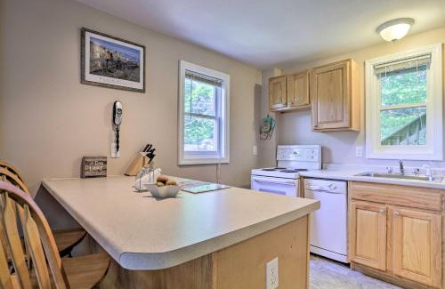 Gilford Apartamento | Lake Getaway Walk Across Street to Private Beach!