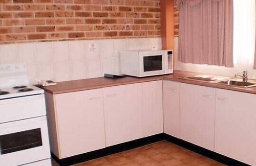 Gorokan Hotel | Lake Haven Motor Inn & Palms Restaurant