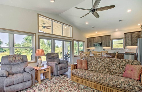 Brandon Casa | Lake Home Near Alexandria: Kayaks Provided!