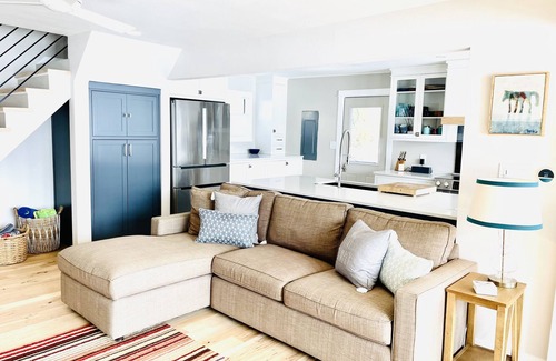 Plymouth Casa | Lake home with crystal clear water