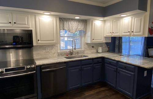 Henrico Casa | Lake House home year round with all of the amenities. Pos avail Pontoon boat.