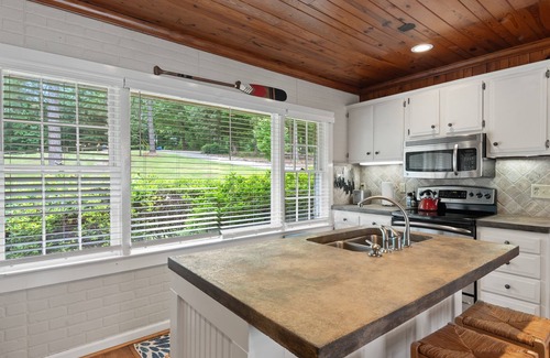 Langston Cabina | Lake House on the Water!