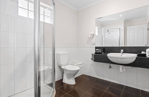 Ballarat Hotel | Lake Inn Ballarat