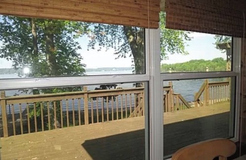 Pepin Casa | Lake Pepin lakehouse on Private Beach: Dock, Kayaks, Paddleboards.& Peddle Boat…