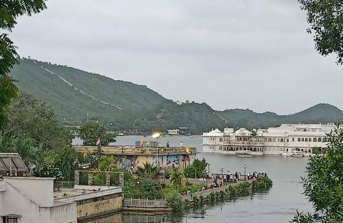 Udaipur District Hotel | Lake Pichola Hibiscus Hotel