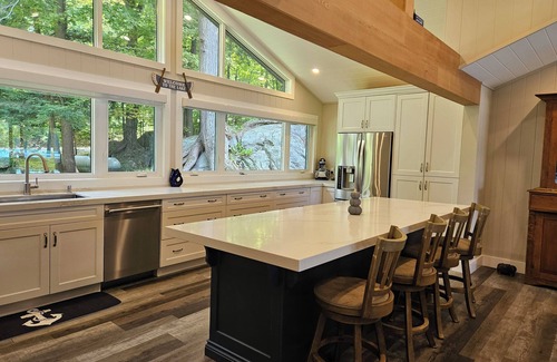 Minett Cabaña | Brand New Luxury Cottage ♥ ¡Una de las mejores ubicaciones en el lago Rosseau ~ Kayak!