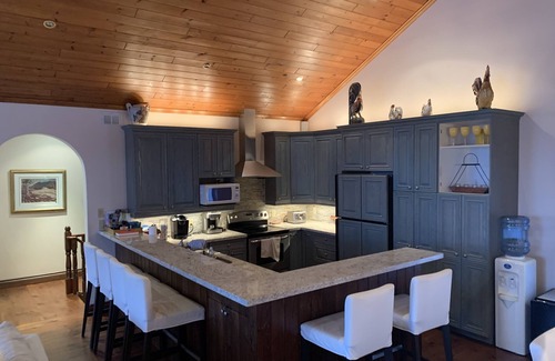 Muskoka Lakes Cabaña | Lake Rosseau spacious, welcoming and lake loving family cottage gem