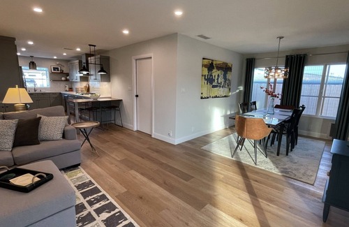 San Marcos Casa | Lake San Marcos Gem. Walking Distance to Lake, Dining and Golf!