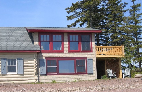 Grand Marais Apartamento | Lake Superior Beach Front Downtown Grand Marais
