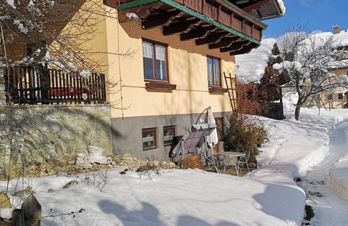 Weissenbach Apartamento | Lake view - App. with 2 bedrooms; shower, WC - Abenteuerhof Schiefer