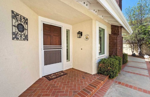 Woodbridge Casa | Lake View｜Backyard｜Communal Pool｜Lovely Vacation Home #41553