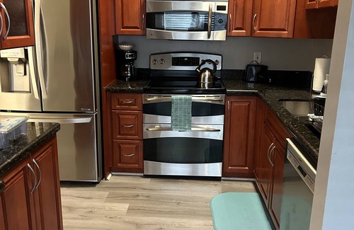 Pembroke Pines Casa | Lake View Home, just a few minutes away from the Hard Rock Guitar Hotel & Casino