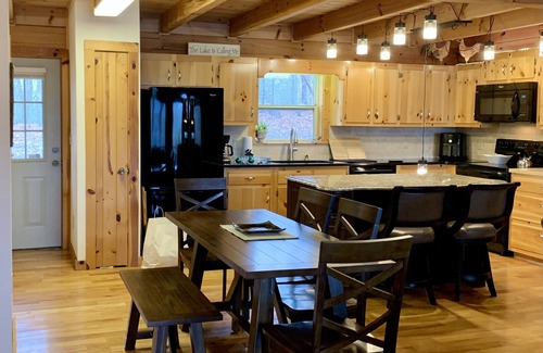 Elf Casa | Lake View House with Hot tub and dock access