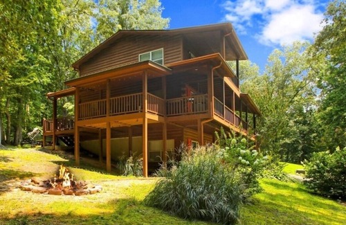 Elf Casa | Lake View House with Hot tub and dock access