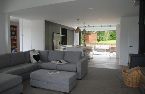 Lake Okareka Casa | Lake View Okareka - Lake Okareka Holiday Home