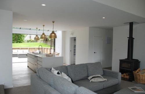 Lake Okareka Casa | Lake View Okareka - Lake Okareka Holiday Home