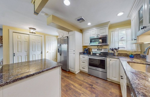 Tafton Casa | Lake Wallenpaupack Lakefront - 3 bed 2 bath Stunning Views with Hot Tub