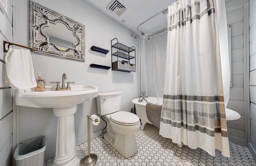 Tafton Casa | Lake Wallenpaupack Lakefront - 3 bed 2 bath Stunning Views with Hot Tub