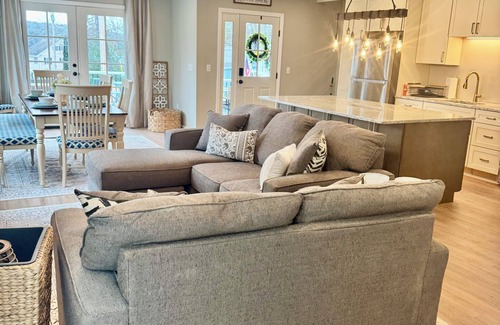 Lochmere Casa | Lake Winnisquam 4BR/3.5BA- Year-Round Fun for Families and Groups