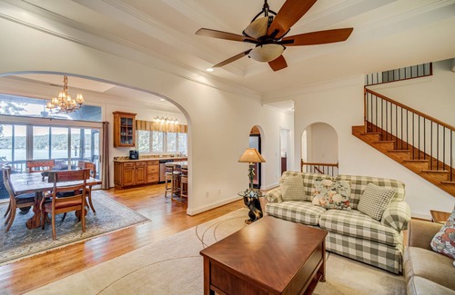 Waleska Casa | Lakefront 5 BR home nestled on a private cove 1 hr from downtown Atlanta, Ga.