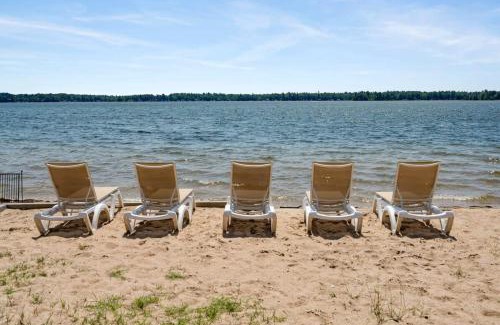 Mayfield Apartamento | Lakefront 6 Double Queen Rooms at Fife Lake Lodge