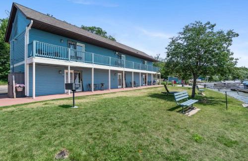 Mayfield Apartamento | Lakefront 6 Double Queen Rooms at Fife Lake Lodge