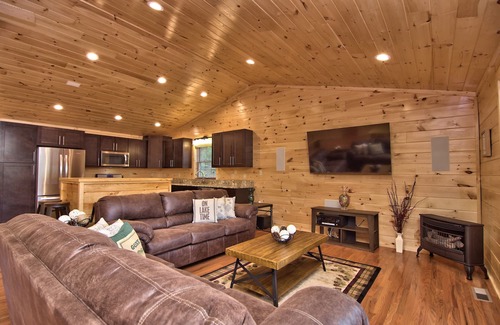 White Haven Casa | REGISTRO CABINA 7BR 4BA LAKEFRONT 100 "SALA DE TEATRO TINA CALIENTE PISCINA DE PISCINA FIRE PIT POKER