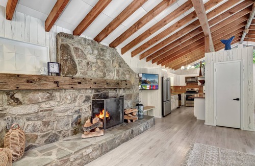 Johnsonburg Chalet De Esquí | Lakefront Achieve Chalet in a Private 200 Acre Estate