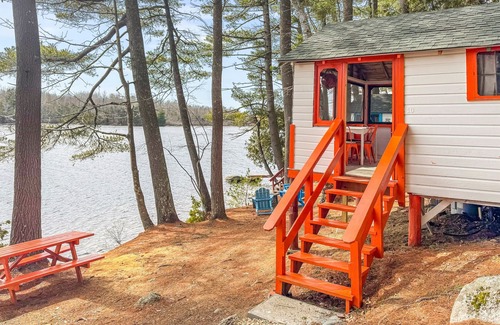 Orland Cabina | Lakefront Buoy Cabin Tiny Cabin @ Getogether Stays