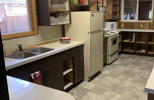 Candle Lake Cabina | Lakefront cabin at Candle Lake with boat slip