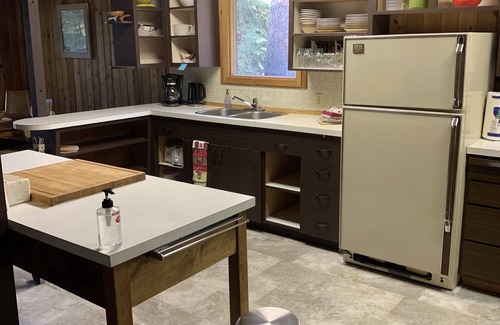 Candle Lake Cabina | Lakefront cabin at Candle Lake with boat slip