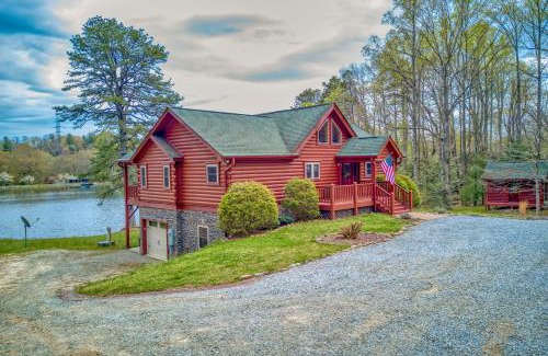 Mills River Casa | Lakefront Cabin & Cozy Lakeview Cottage