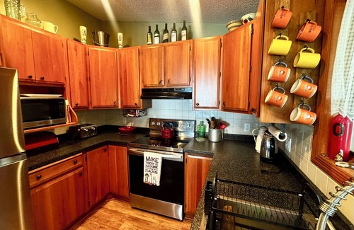 Sarona Cabina | Lakefront Cabin on Long Lake – 3BR w/ Dock, Kayaks, Games & VIEWS!