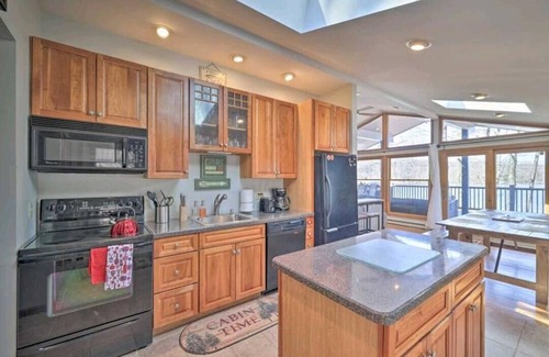Bouvet Island Cabina | Lakefront Cabin with 2 Kayaks, Fireplace, Firepit, All season water views, Beach