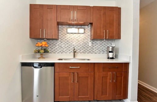 Winter Park Condominio | Lakefront Condo w/ Sunroom, Office, & Lakeside Pool