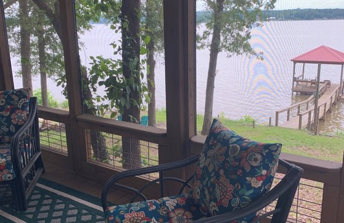 Ridgeway Cabaña | Lakefront Cottage on Lake Wateree with Dock for Fishing, beautiful views & more!