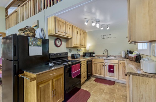 Mountain Rest Cabaña | Lakefront Cottage on Serene Lake Becky