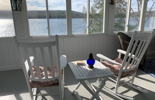 Laconia Cabaña | Lakefront Cottage con faro y muelle en el lago Winnipesaukee