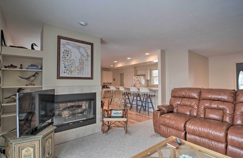 De Tour Village Casa | ¡NUEVO! Lakefront De Tour Village Home w / Deck & Grill