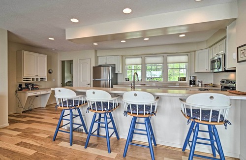 De Tour Village Casa | ¡NUEVO! Lakefront De Tour Village Home w / Deck & Grill