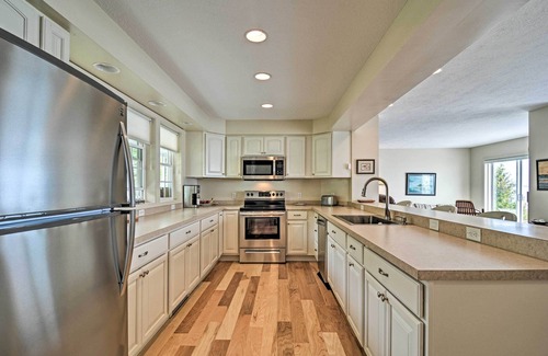De Tour Village Casa | ¡NUEVO! Lakefront De Tour Village Home w / Deck & Grill
