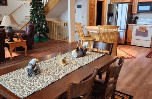 Garrison Cabina | Lakefront Deck w/ Unmatched View and Location - New Deck