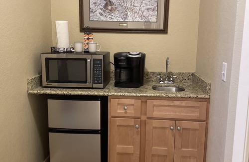 Birchwood Condominio | Lakefront Efficiency Condo, Indoor Pool/Hot Tub-Tagalong Golf Resort Unit431B